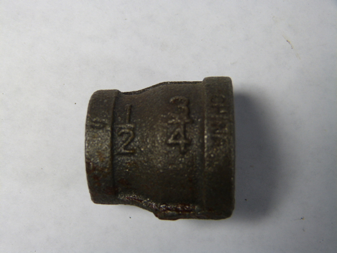 Aqua-Dynamic 5521-343 Black Iron Reducer Coupling 3/4 x 1/2 Female Thread USED