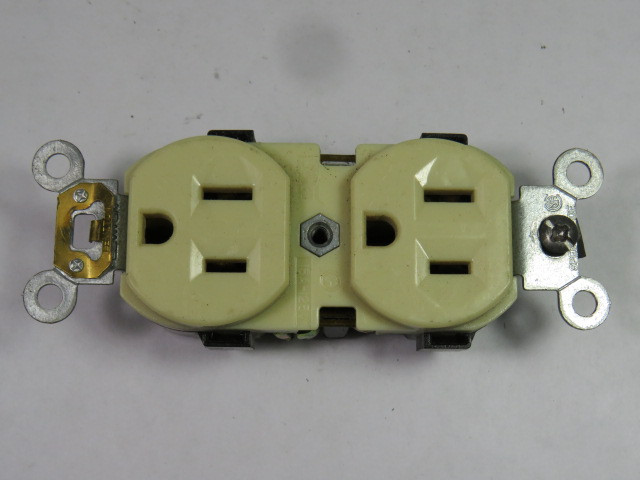 Leviton 5262-I Duplex Receptacle 15A 125V Ivory USED