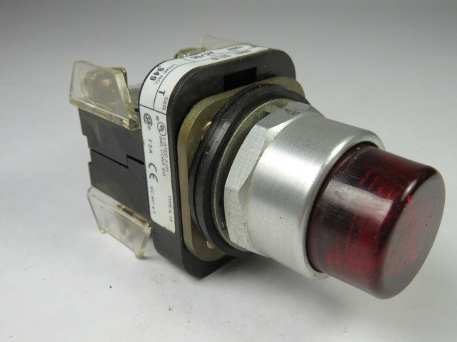 Allen-Bradley 800T-QT10R Push Button Illuminated Red 1NO 1NC 120V USED