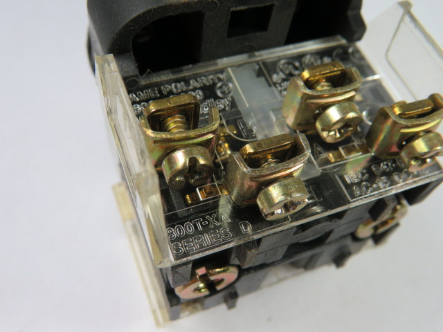 Allen-Bradley 800T-QT10R Push Button Illuminated Red 1NO 1NC 120V USED