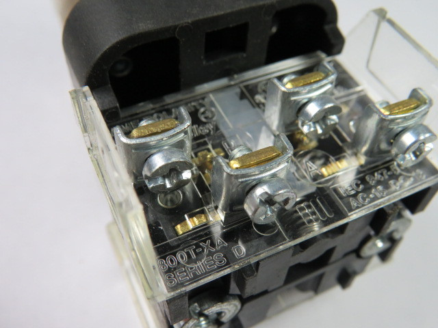 Allen-Bradley 800H-QRA24R Ser T Push Button Illuminated Red 1NO 1NC 24V USED