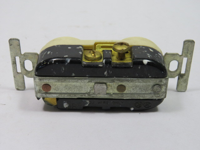 Eagle 826V Duplex Straight-Blade Receptacle 15A 250V NEMA 6-15 USED