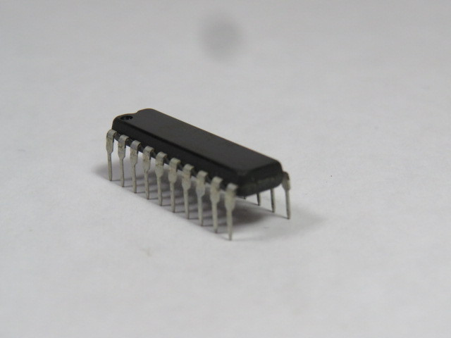Fairchild 74LS374 3-State Octal Edge-Triggered D-Type Flip-Flop IC Chip USED