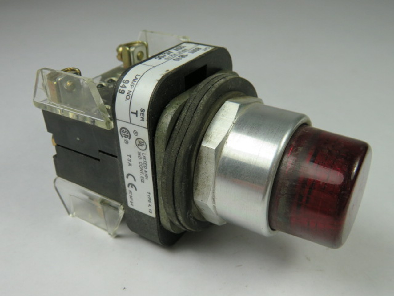Allen-Bradley 800T-QB10R Push Button Illuminated Red 1NO 1NC 120V USED