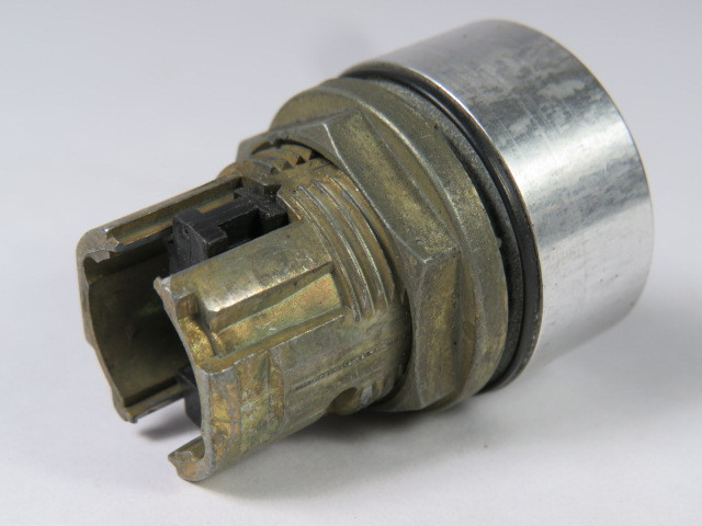 Allen-Bradley 800EM-F2 Metal Push Button Red Flush Head USED