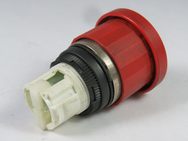 Allen-Bradley 800ES-MP24 2-Position Push-Pull Device Red Mushroom Cap USED