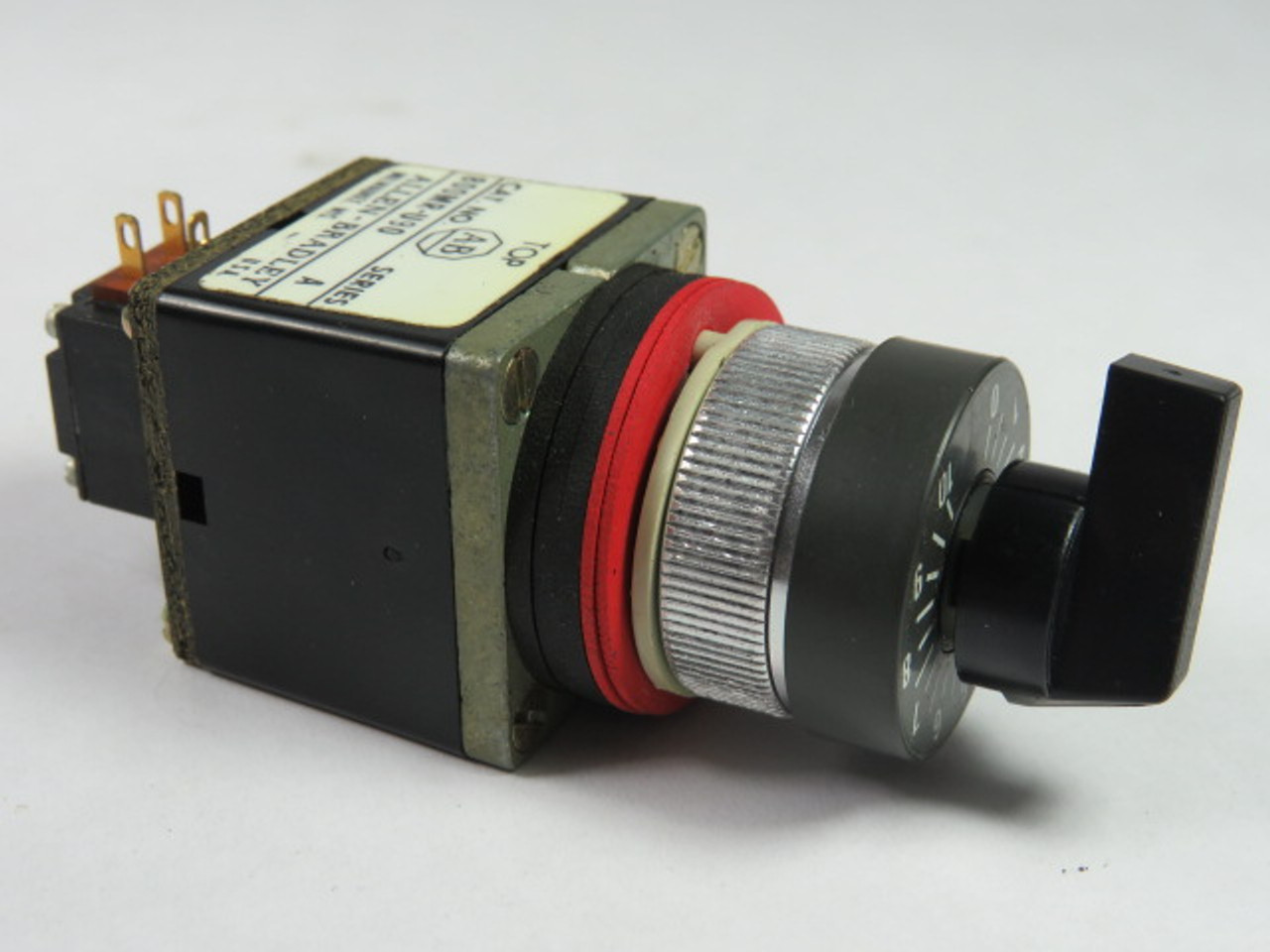 Allen-Bradley 800MR-U90 Potentiometer Operator Only USED