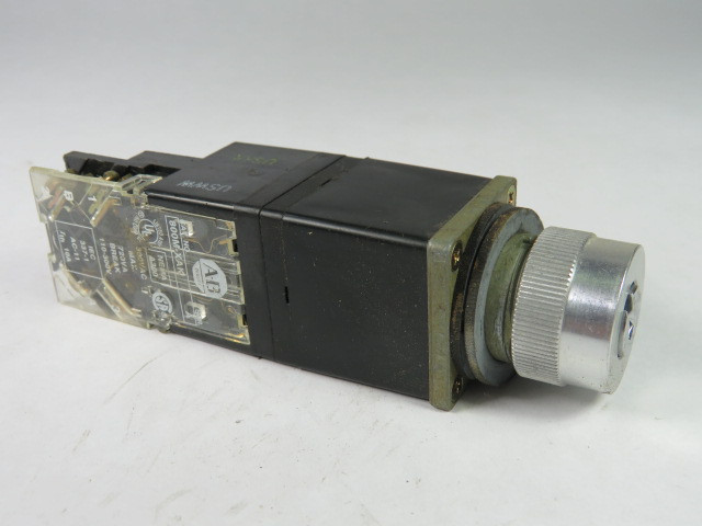 Allen-Bradley 800MR-H33BAK 2-Pos Cylinder Lock Switch 1NO 1NC No Key USED