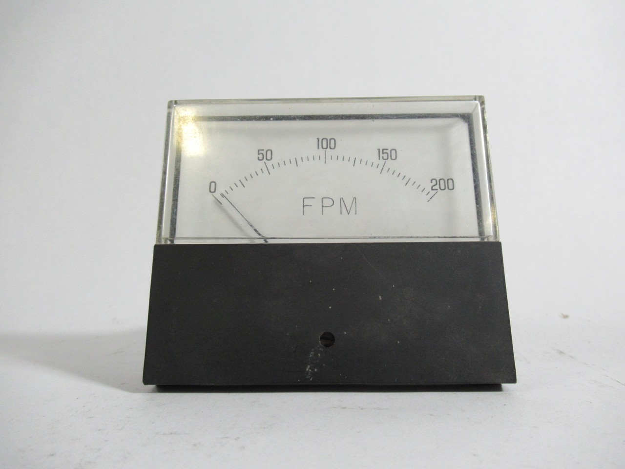 Yew 600437-4ISN FPM Meter 0-200FPM 3" Diameter USED