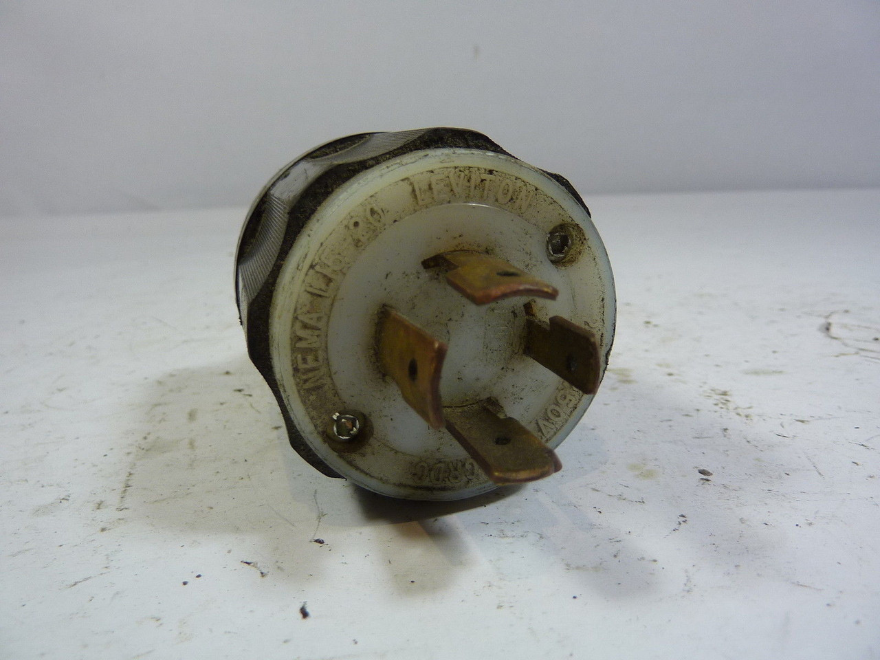 Leviton 2421 Plug 20 Amp 250VAC USED