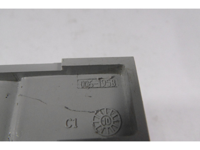 Numatics 006-195B Pneumatic Z-Board Manifold USED