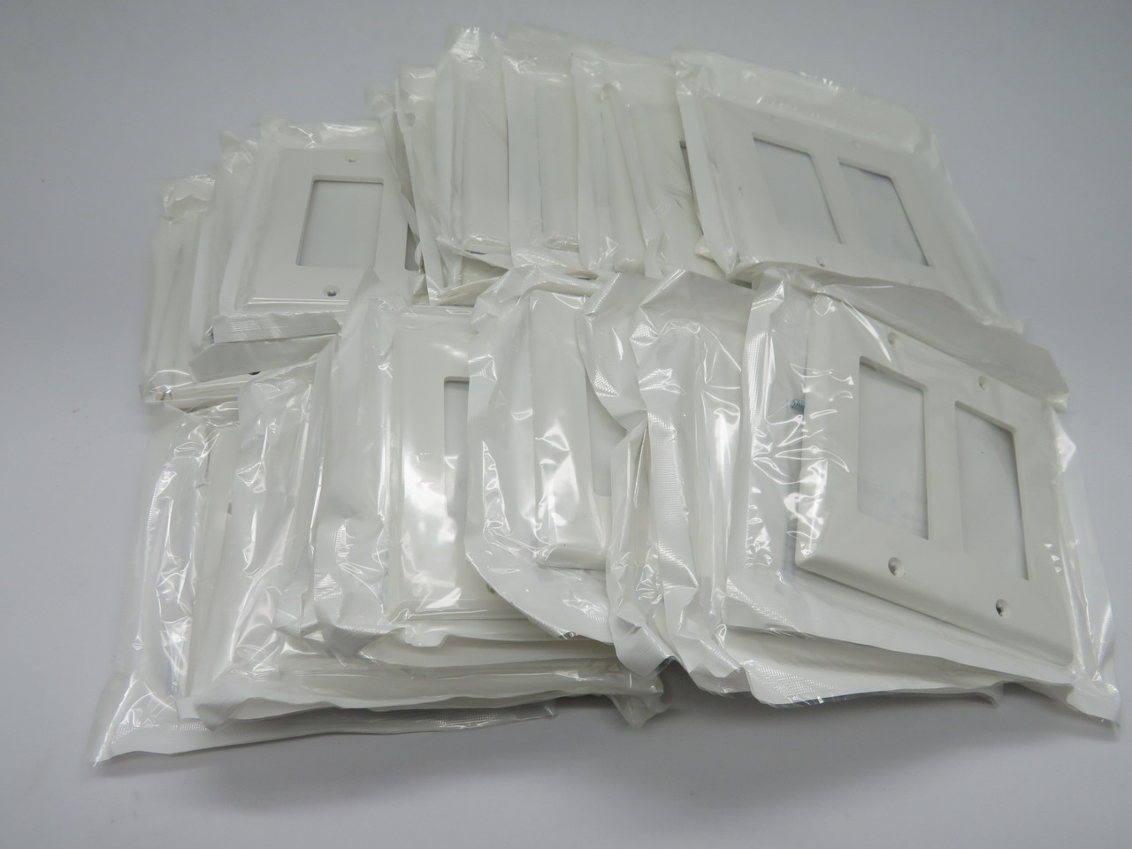 Leviton 80409-NW 2-Gang Thermoplastic White Wall Plate Lot of 24 DAMAGED BOX NEW