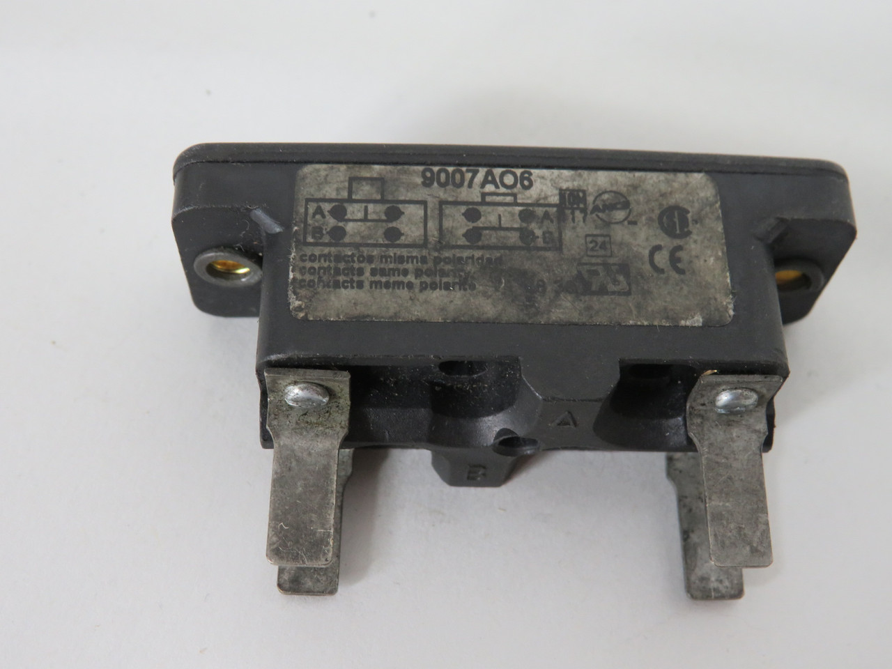 Square D 9007AO6 Heavy Duty Snap Limit 600VAC@5/8A 600VDC@10/0.02A USED