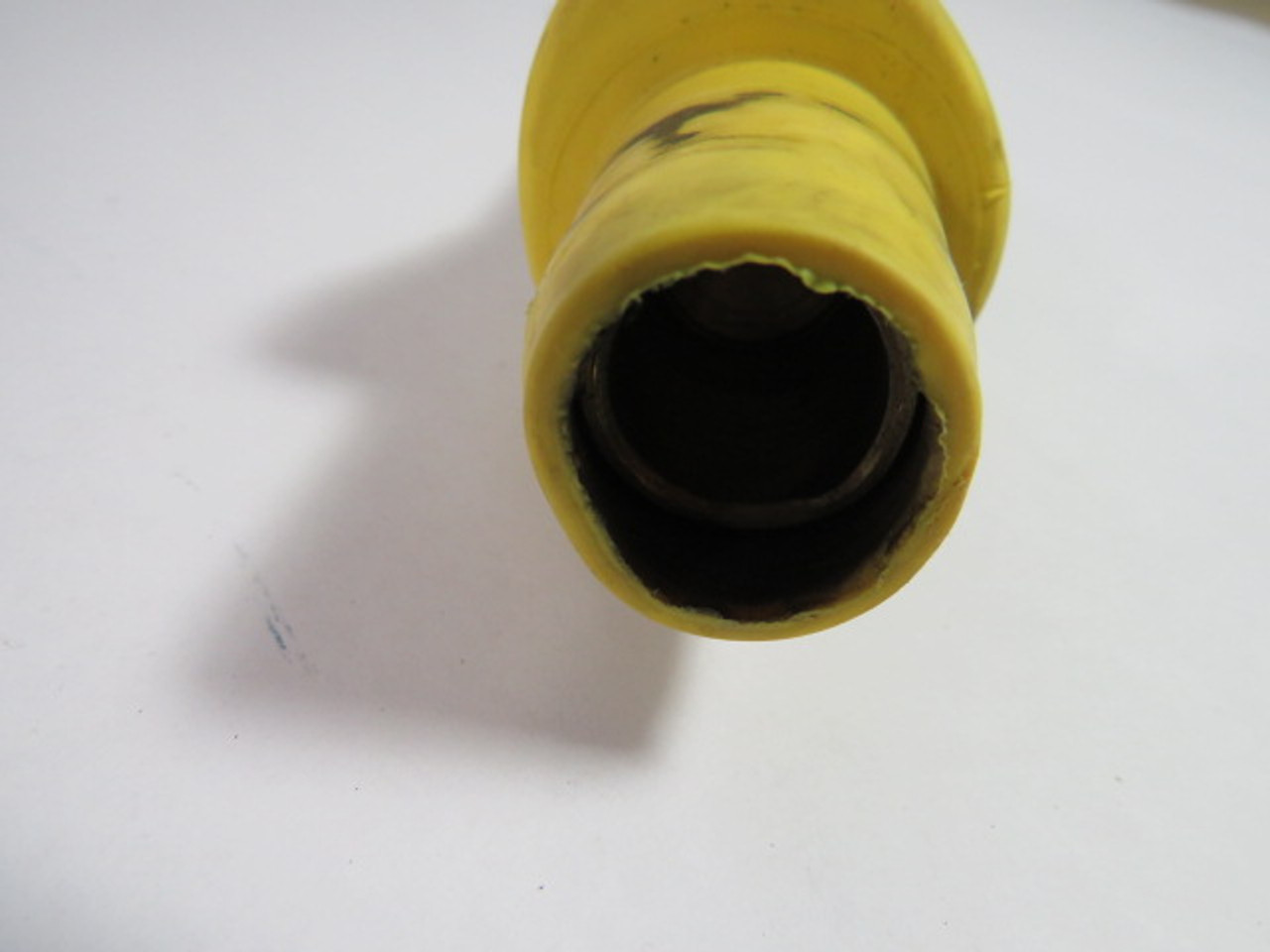 Leviton 16D37-UY Yellow Industrial 1-Pole Female Plug 600V 400A USED
