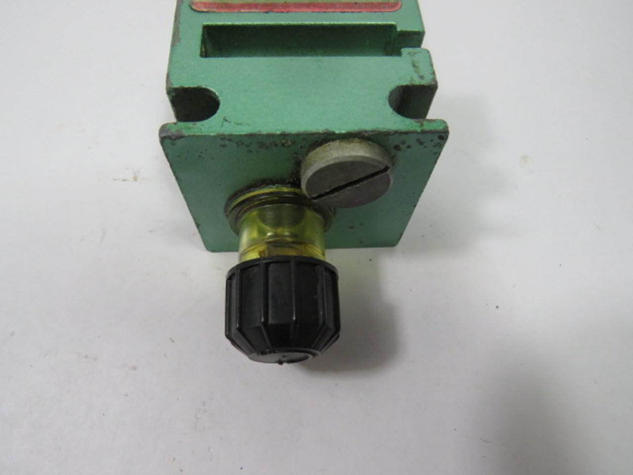 Numatics L21L-03C 3/8" Air Filter Regulator 250PSI USED