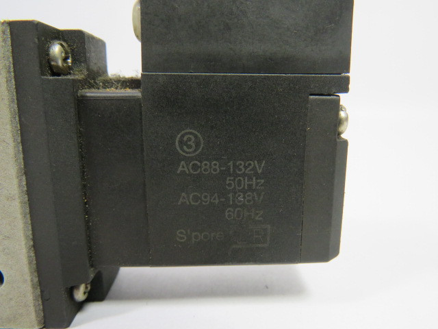 SMC NVFS3120-3DZ-03T Solenoid Pilot Valve 88-132/94-138V 50/60 Hz USED