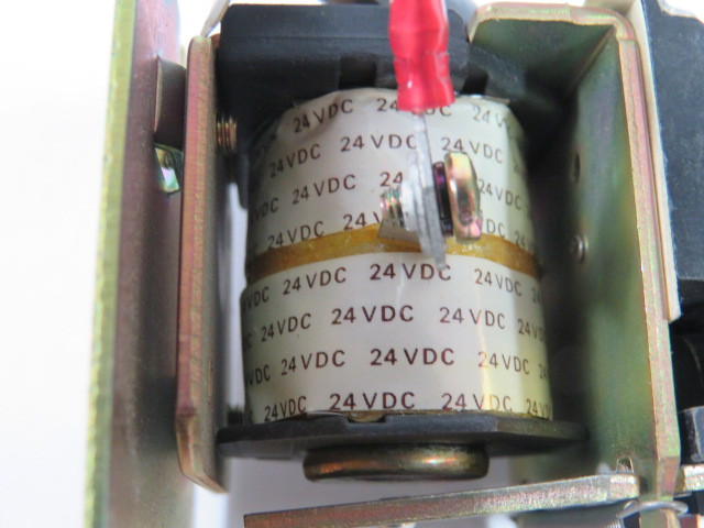 Omron MM3-UA Coil Screw Mount Relay 24VDC USED