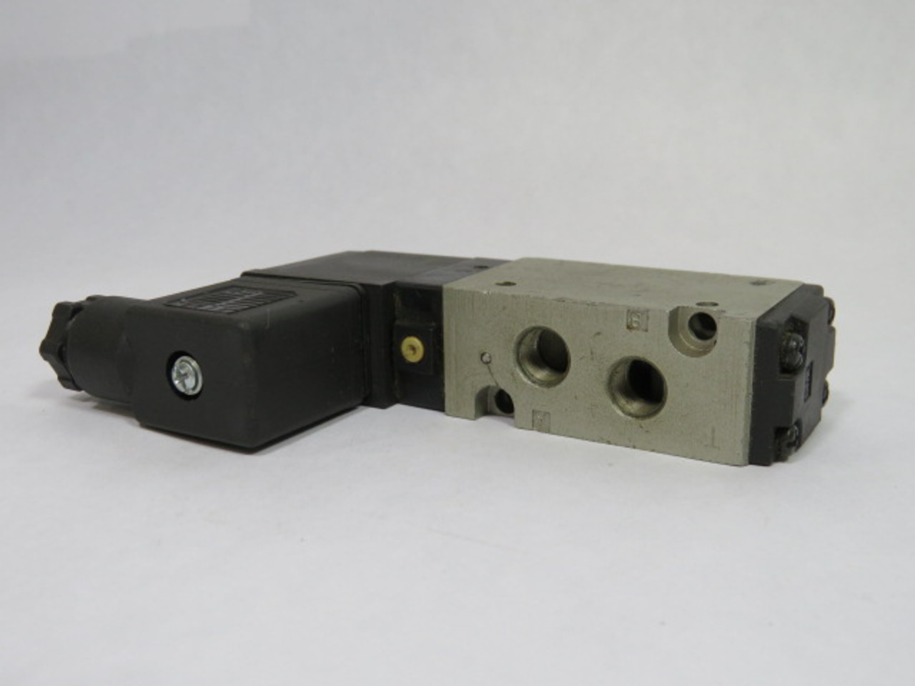 SMC NVFS1120-5D-01T Solenoid Valve 26-21Vdc USED