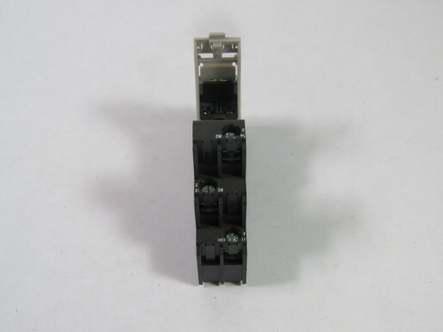 IDEC SJ1S-07LW Relay Socket 12A 250V 5-Blade USED