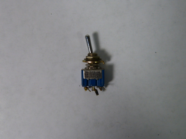 FujiSoku 8A1051 Toggle Switch 6amp 25V USED