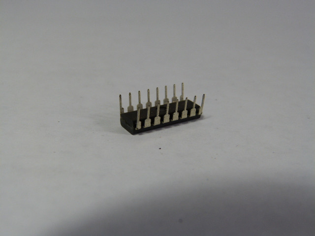 Motorola MC14020BCP Integrated Circuit Chip 14Bit Binary CMOS Logic 18V NOP