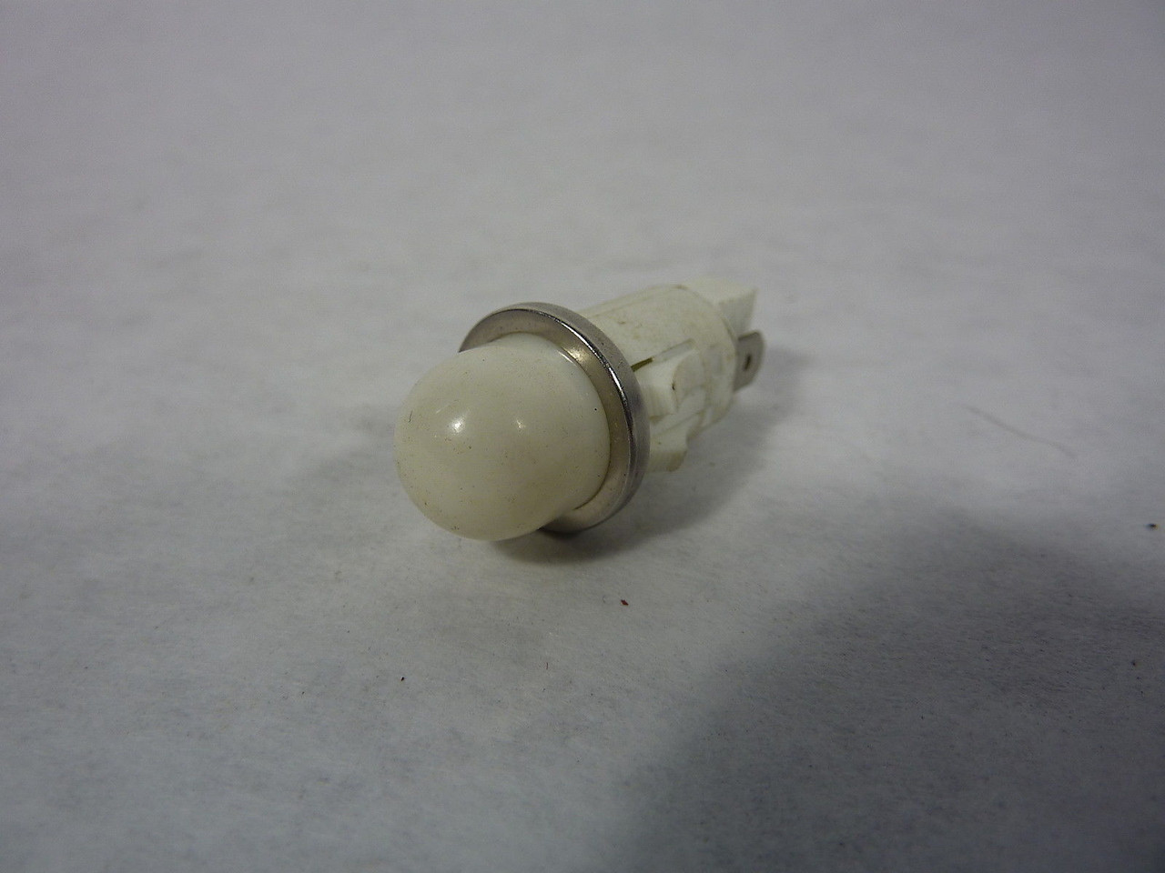 Chicago Miniature 1090QA4-28V Pilot Light  White 28V 1W USED