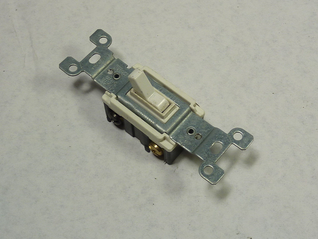 Leviton 1453-WCP Switch White 15A 120V USED