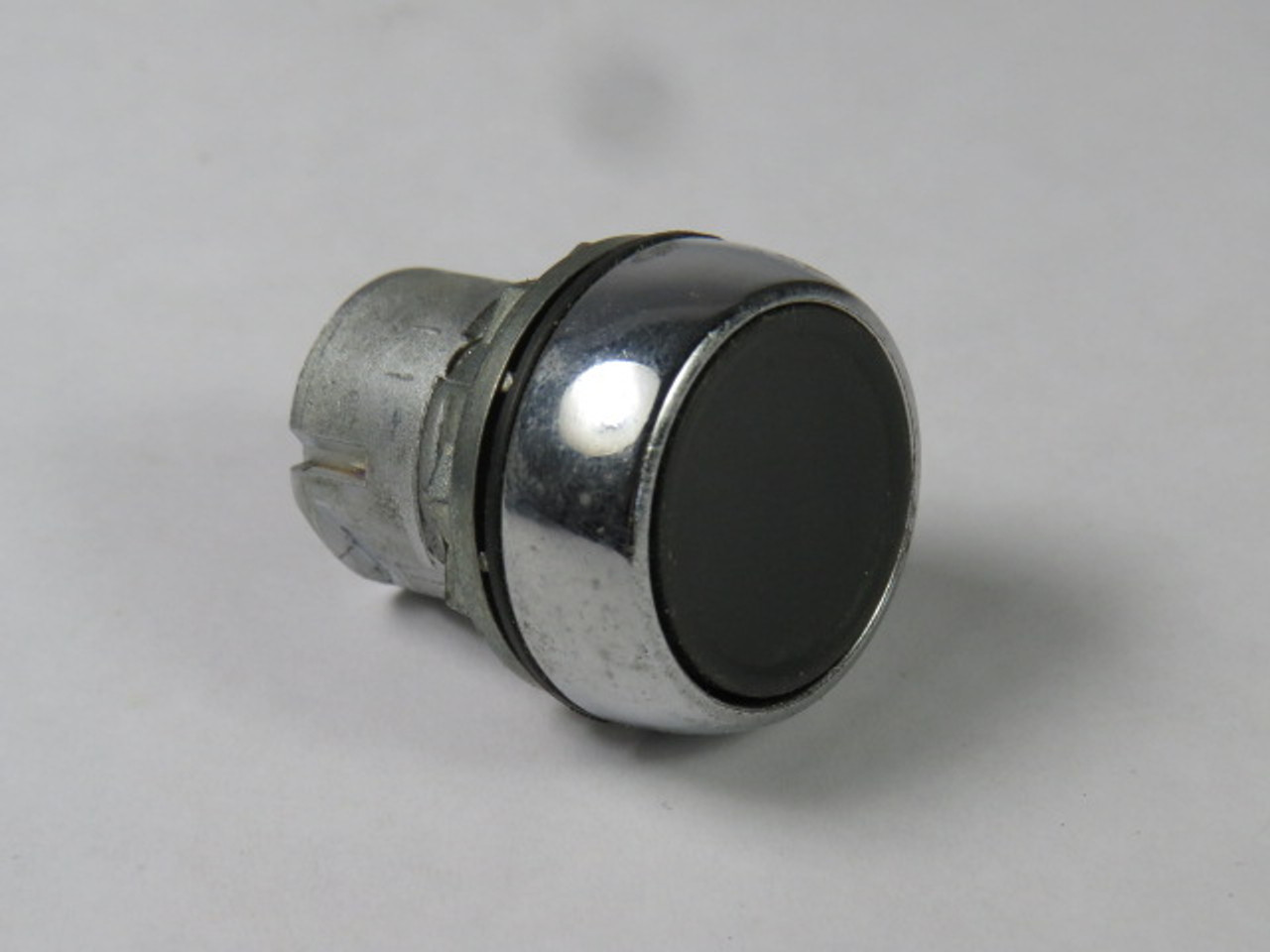 Allen-Bradley 800FM-F2 22mm Metal Push Button Black Flush Head USED