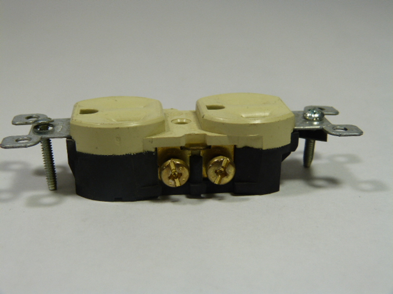 Leviton 5320-ICP Ivory Duplex Receptacle 15A 125V 2P 3W Lot of 9 USED