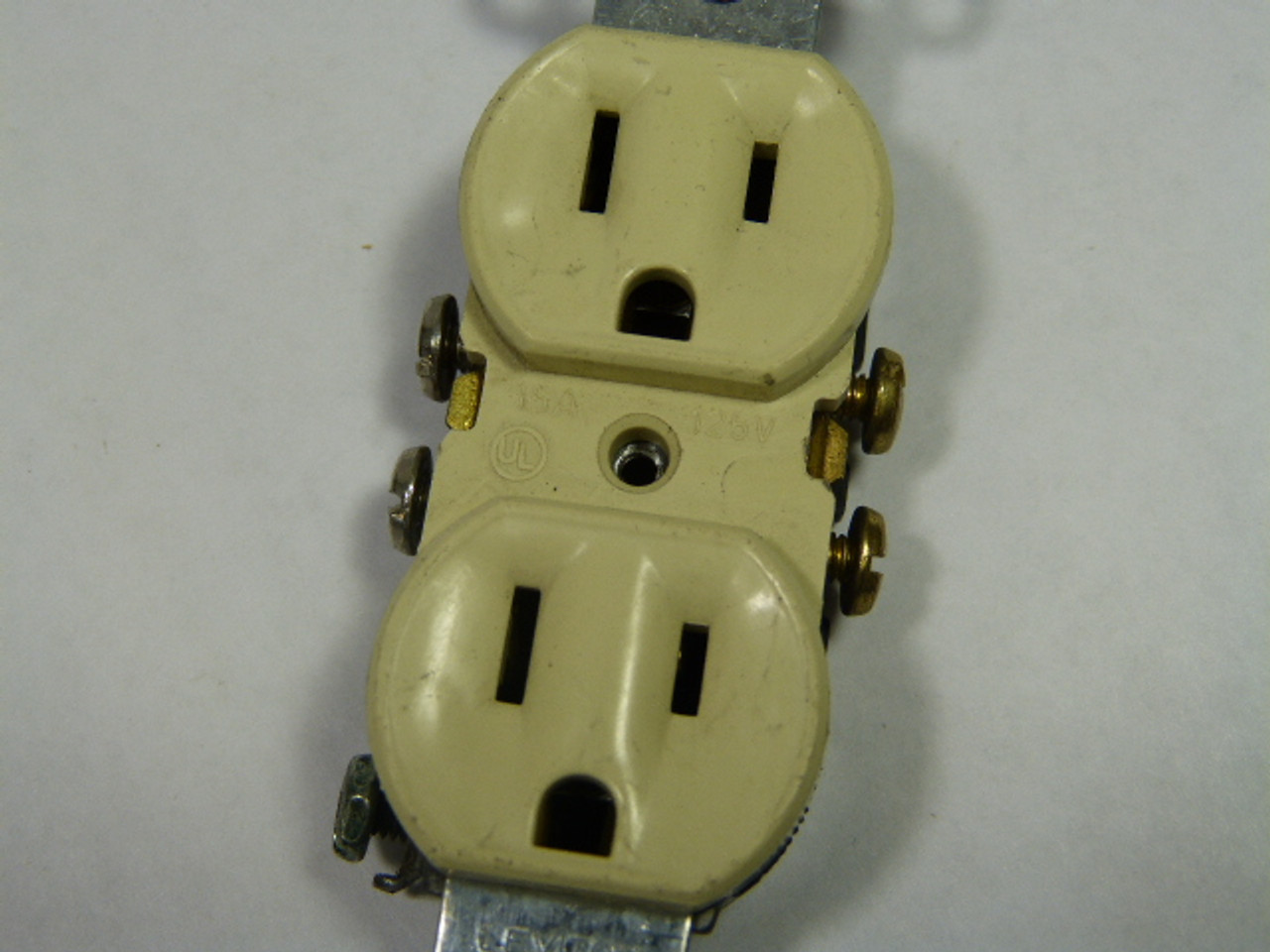 Leviton 5320-ICP Ivory Duplex Receptacle 15A 125V 2P 3W Lot of 9 USED