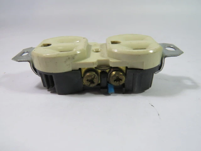 Leviton 5320-I Duplex Receptacle 15A 125V 3W 2P Ivory USED