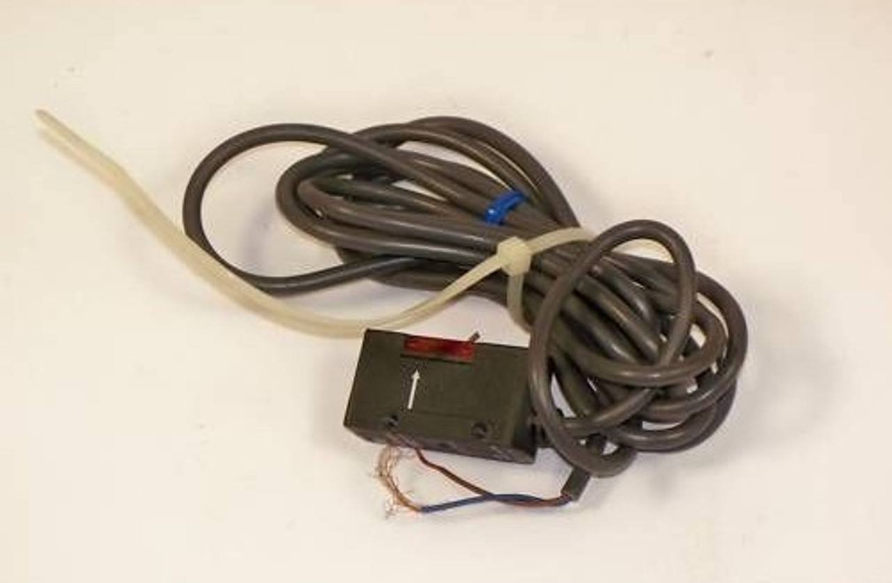 OMRON E3S-AT81-l Photoelectric Switch USED