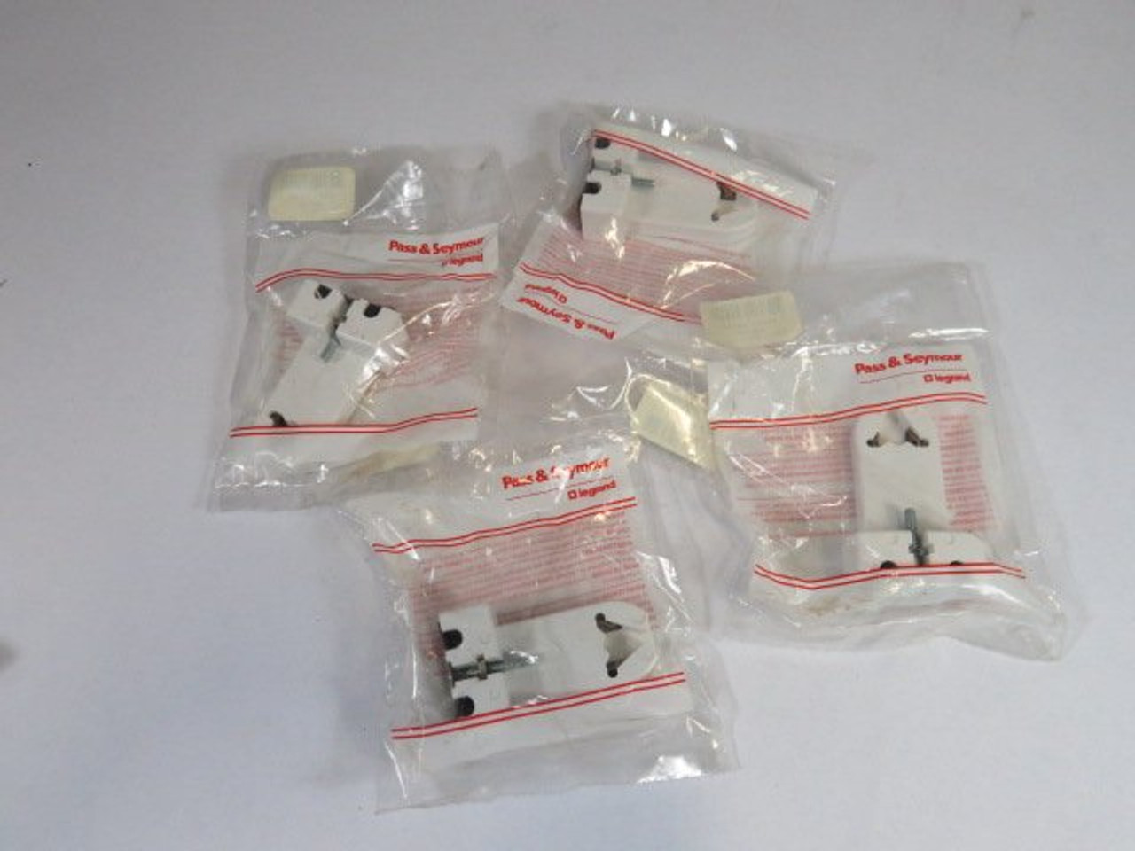 Pass & Seymour 390-1W Fluorescent Lampholder 660W 600V Lot of 4 NWB