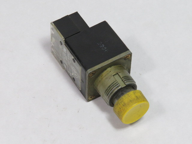 Allen-Bradley 800MR-B9D1 Ser A IEC Push Button 1NO Yellow Extended Head USED