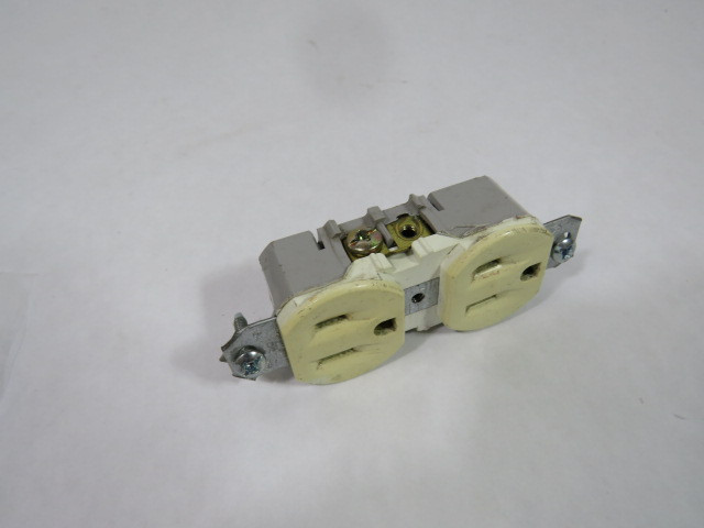 Pass & Seymour 3232TRI Ivory Duplex Receptacle 15A 125V 3W 2P USED