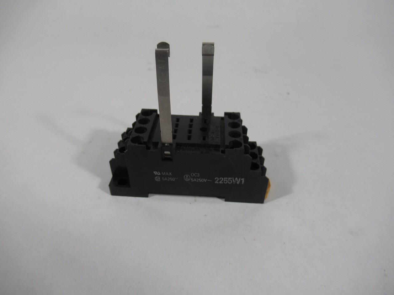 Omron PYF14A-E Relay Socket Mount 5A 250V c/w Rail Clip USED