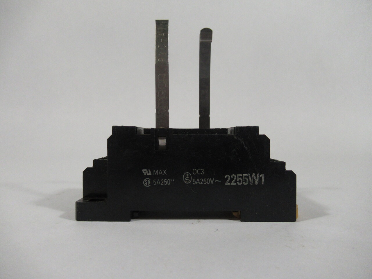 Omron PYF14A-E Relay Socket Mount 5A 250V c/w Rail Clip USED