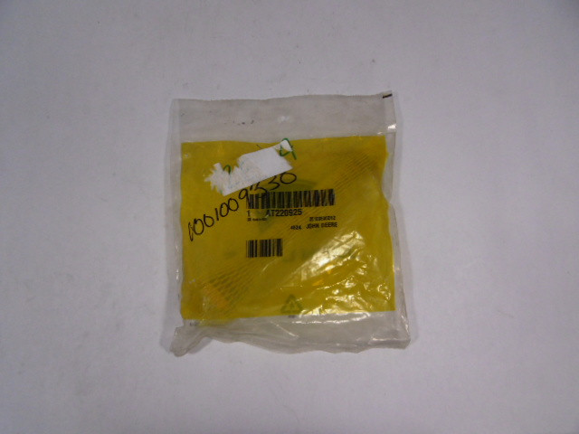 John Deere AT220925 20100806DY2 Oil Filter  NWB