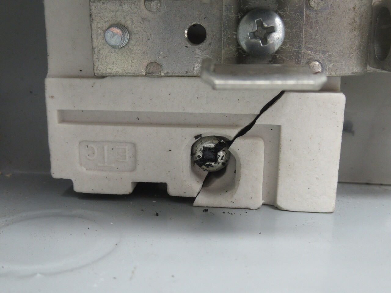 Hydel FE5733 Flex-A-Plug 30A 600V 3PH *CRACKED/FADED LABEL* USED