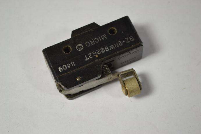 Honeywell BZ-2RW82262T Microswitch Limit Switch 15A 125/250/480VAC 1/8HP USED
