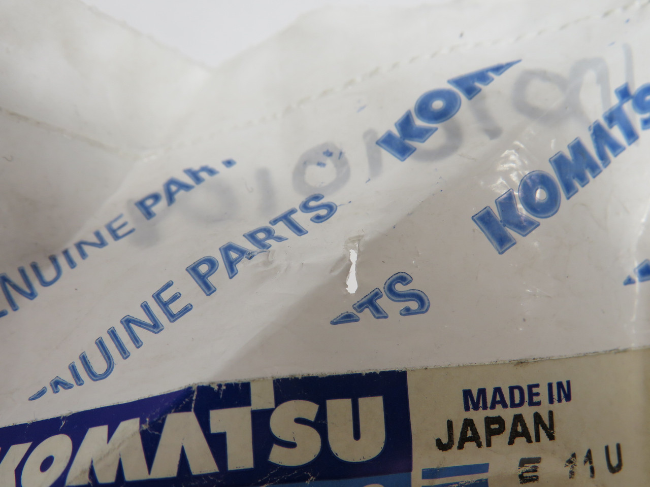 Komatsu 04250-81056 Rod End Left-Hand Thread *Small Hole in Bag* NWB