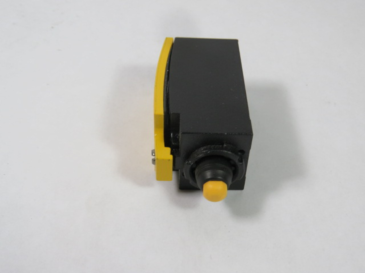 Eaton LSM-11S Safety Position Switch Rounded Plunger 10A 300VAC USED