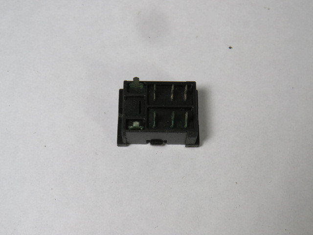 Omron PT08 Relay Socket 15A 110VAC 8-Pins USED