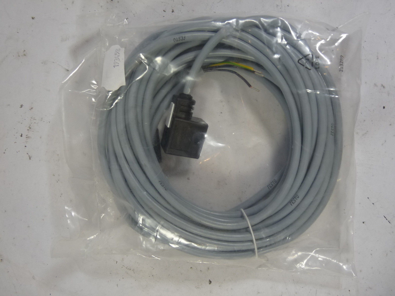 Festo 193-458 KMF-1-24-10-LED Socket Connector Cable with LED ! NWB !