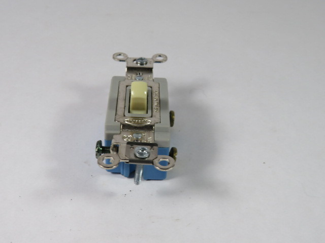 Hubbell HBL1201I Toggle Switch 15A 120-277VAC 1P ! NEW !