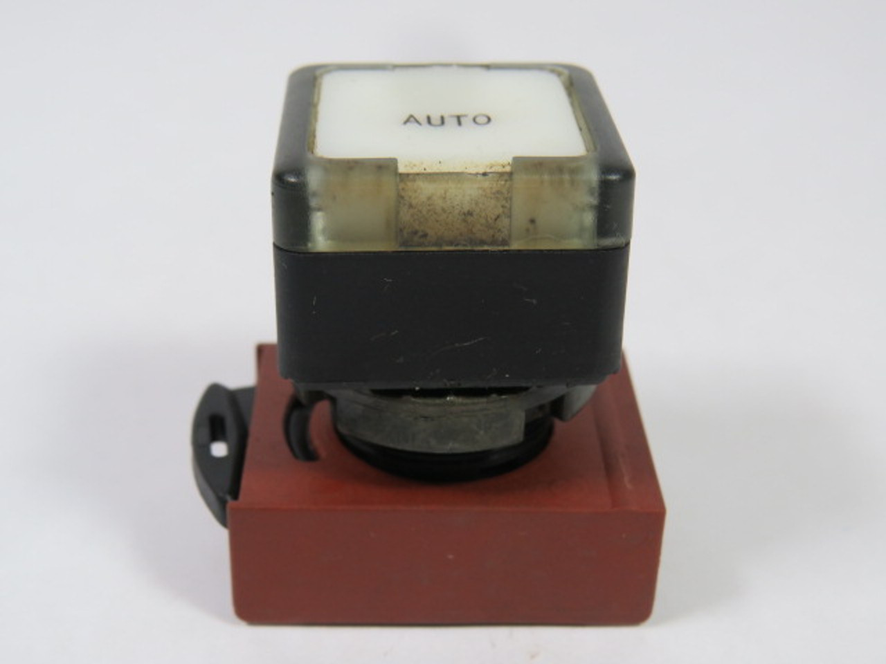General Electric P9SPLBGD Push Button Illuminated White Flush "AUTO" USED