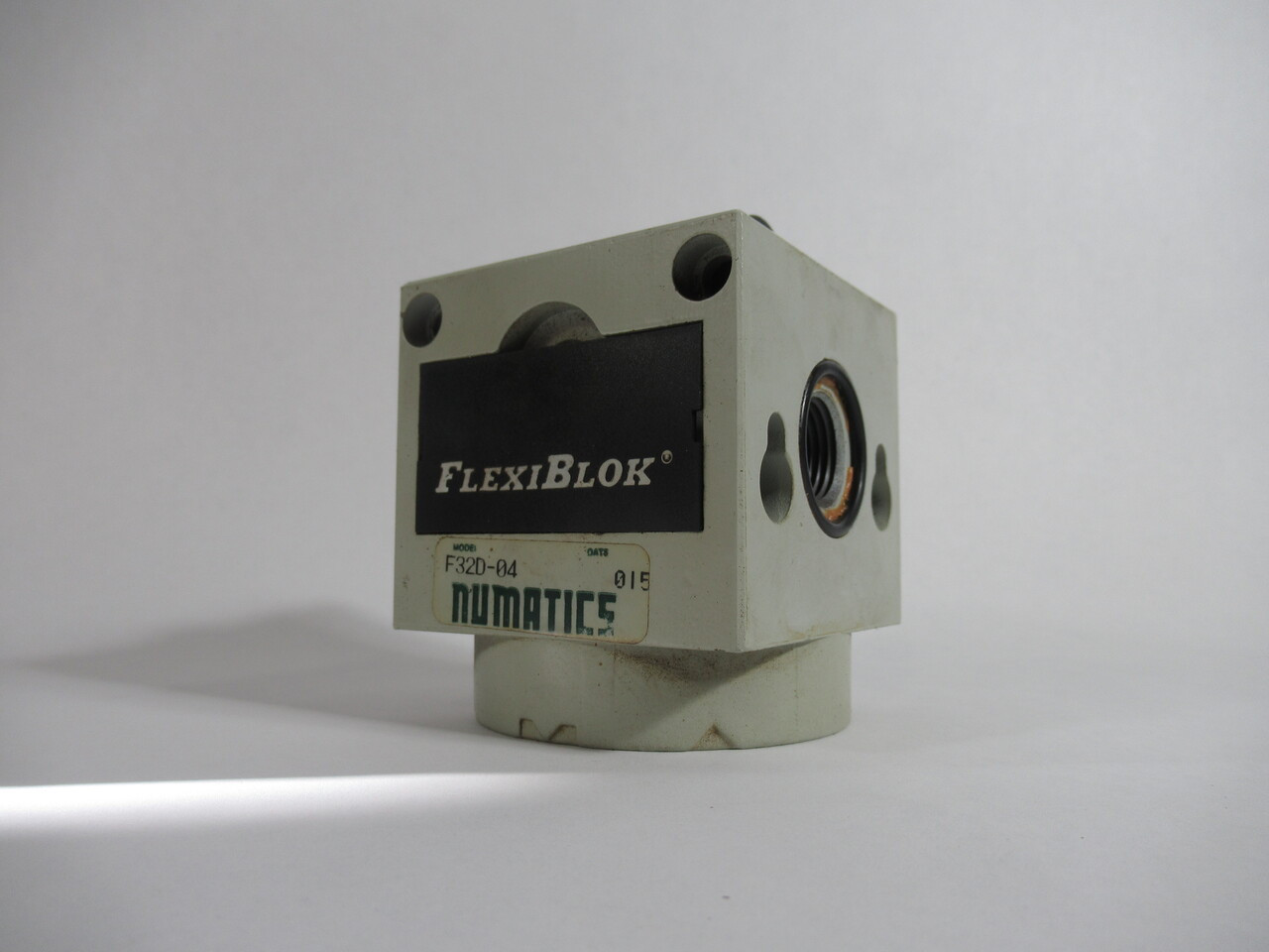 Numatics F32D-04 Flexiblok Coalescing Filter 1/2 NPT 150psi Missing Bowl USED