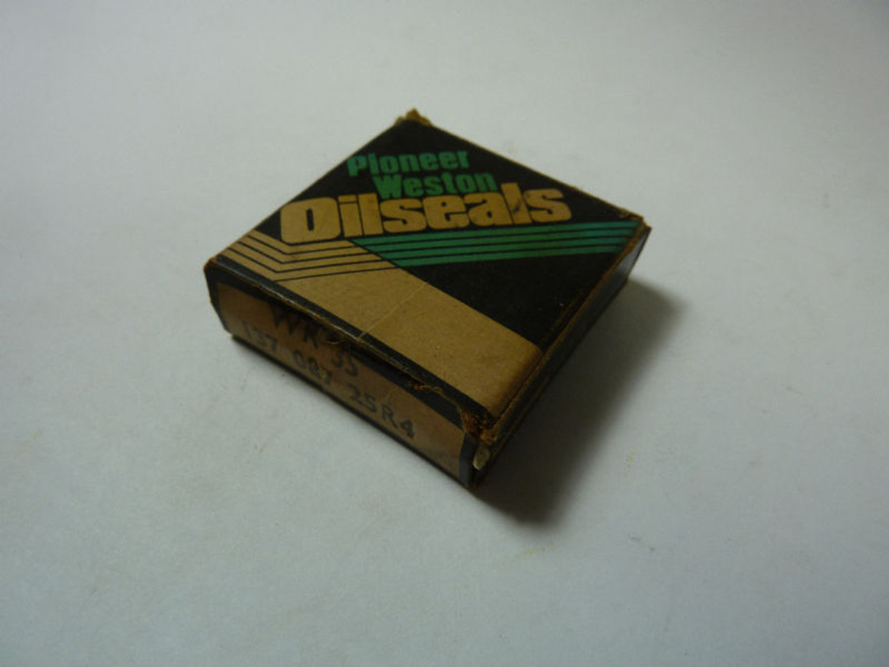 Pioneer Weston WR-35 Oil Seal 1.375" OD 0.875" ID 0.256" W NEW