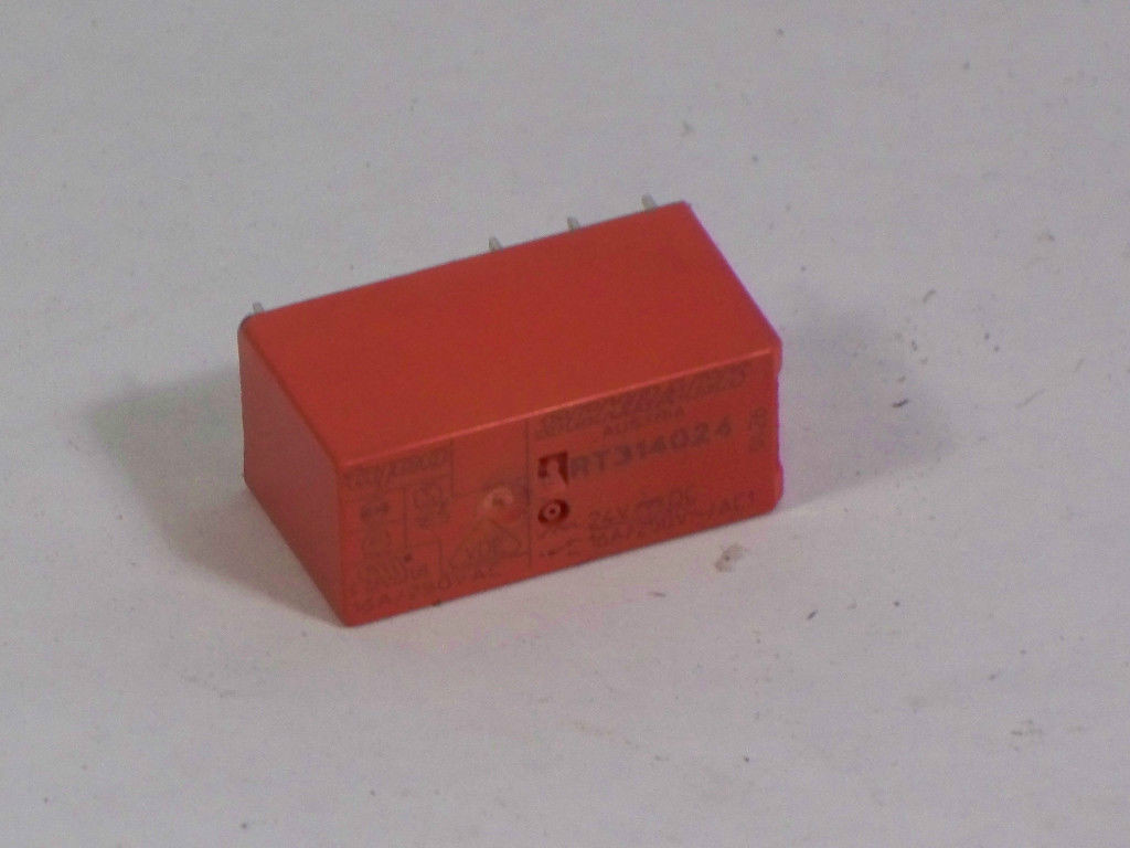 SCHRACK RT314024 RELAY 16A 250V 24VDC USED