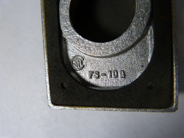 Appleton FS10G Weatherproof Receptacle Cover Cast Aluminum 1-7/16" Hole NOP